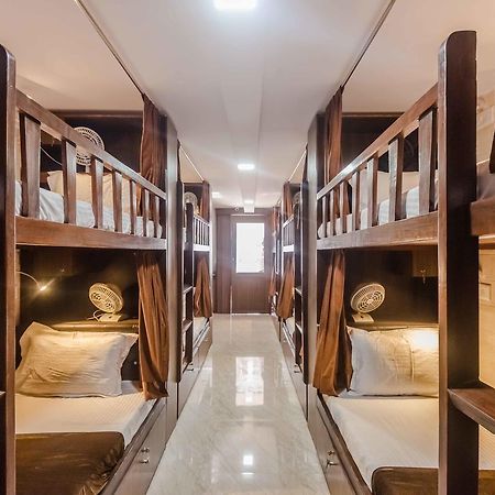 Awesome Dormitory - Men Only Βομβάη Εξωτερικό φωτογραφία