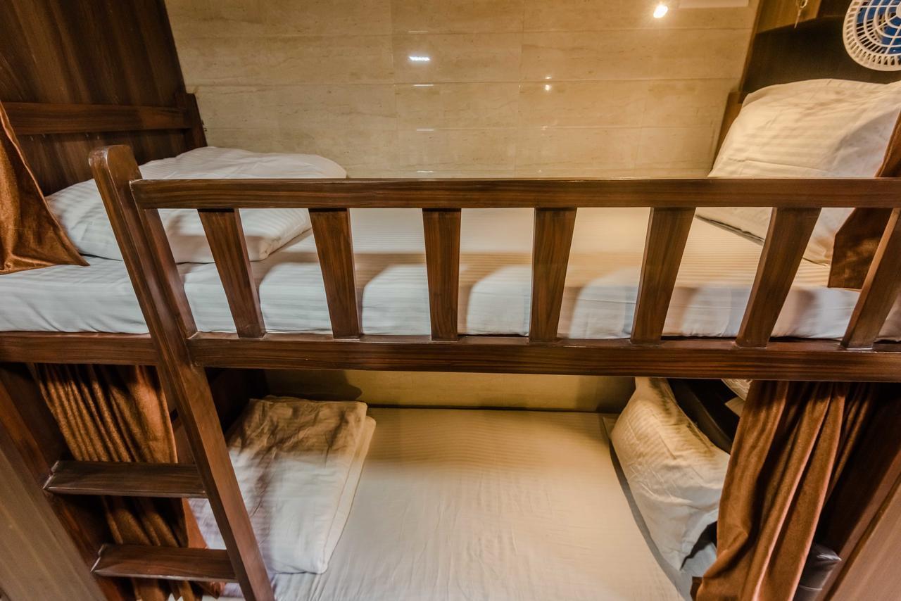 Awesome Dormitory - Men Only Βομβάη Εξωτερικό φωτογραφία