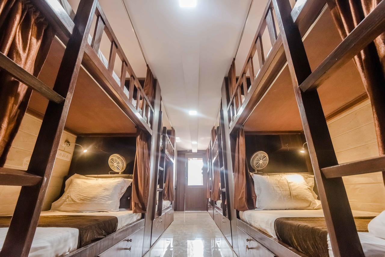 Awesome Dormitory - Men Only Βομβάη Εξωτερικό φωτογραφία
