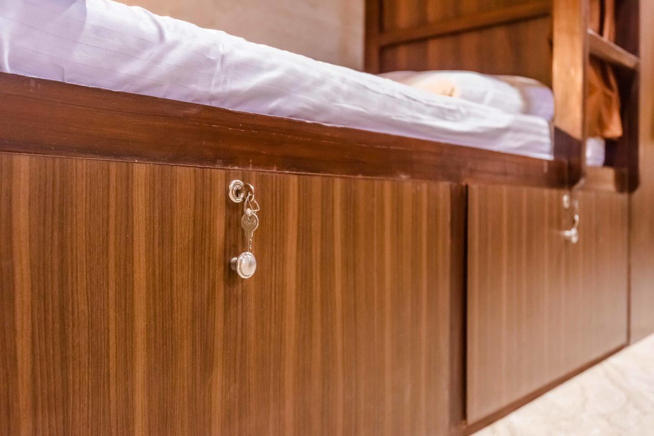 Awesome Dormitory - Men Only Βομβάη Εξωτερικό φωτογραφία