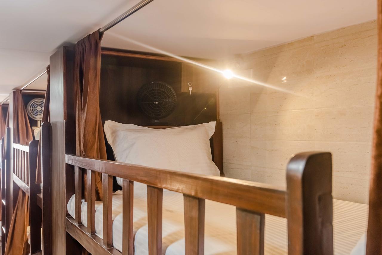 Awesome Dormitory - Men Only Βομβάη Εξωτερικό φωτογραφία